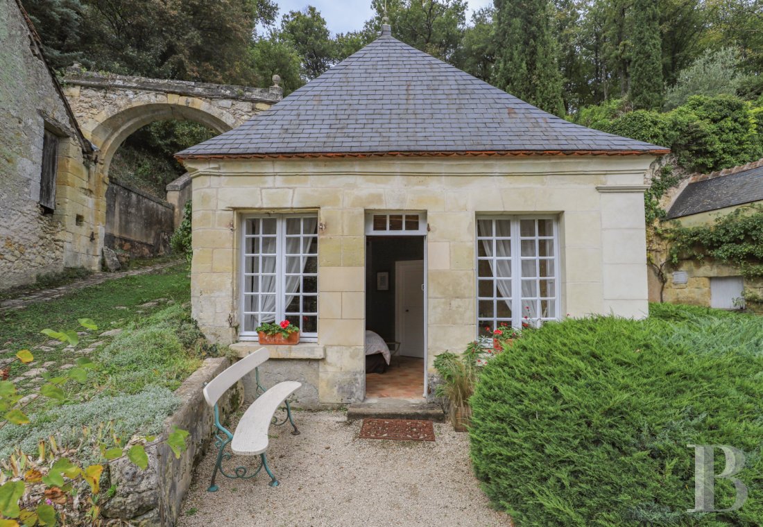 A château and its hamlet on the edge of a forest in the heights of a village near Amboise, In Indre-et-Loire - photo  n°21